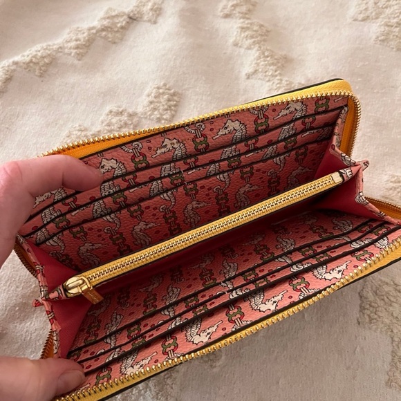 NWT Tory Burch Perry Printed Zip Continental Wallet in Blue Seahorse - Picture 5 of 9